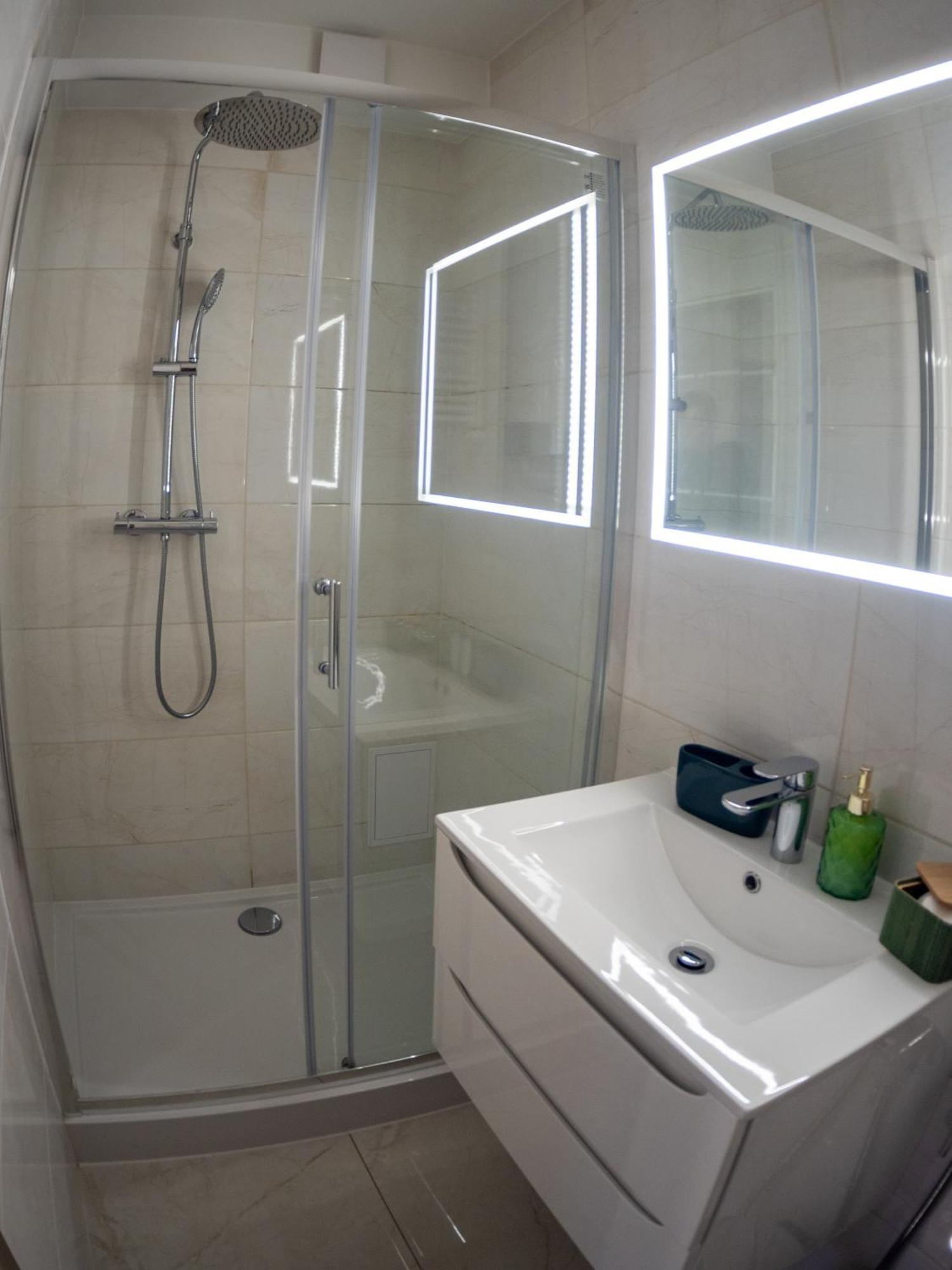 Apartament Classic Comfort Aleja Nmp 8 - Free Parking Czestochowa Bagian luar foto